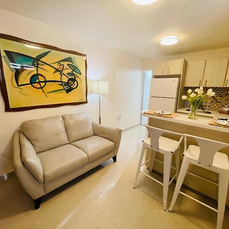Appartamento Compact Haven With Private Entrance And Free Parking And Laundry Ponce Esterno foto