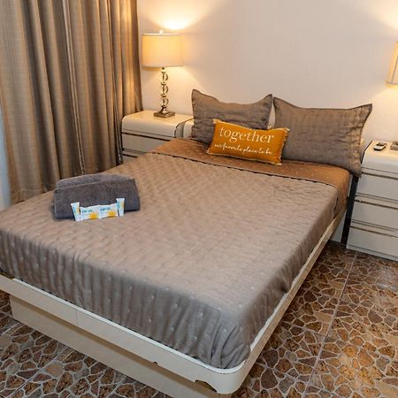 Appartamento Compact Haven With Private Entrance And Free Parking And Laundry Ponce Esterno foto
