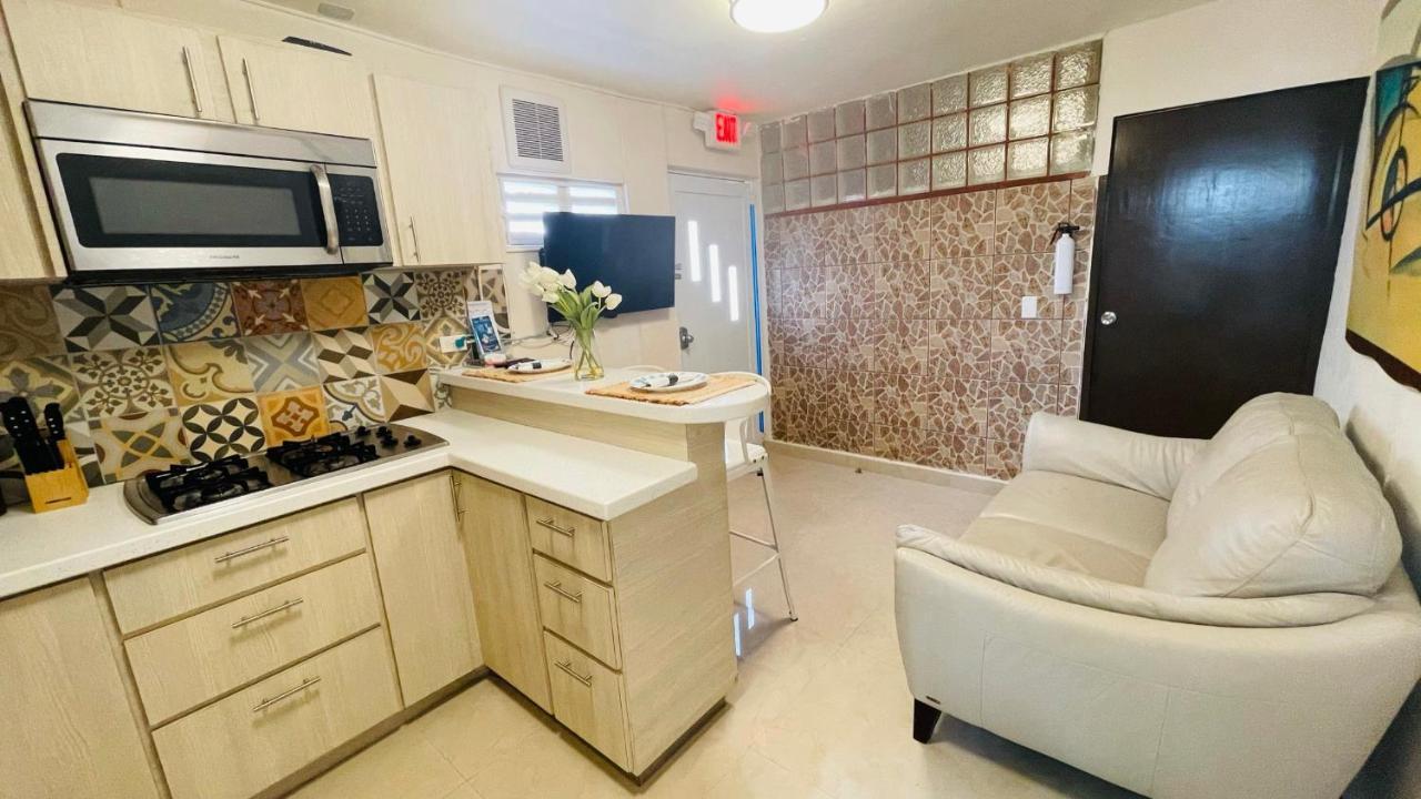 Appartamento Compact Haven With Private Entrance And Free Parking And Laundry Ponce Esterno foto