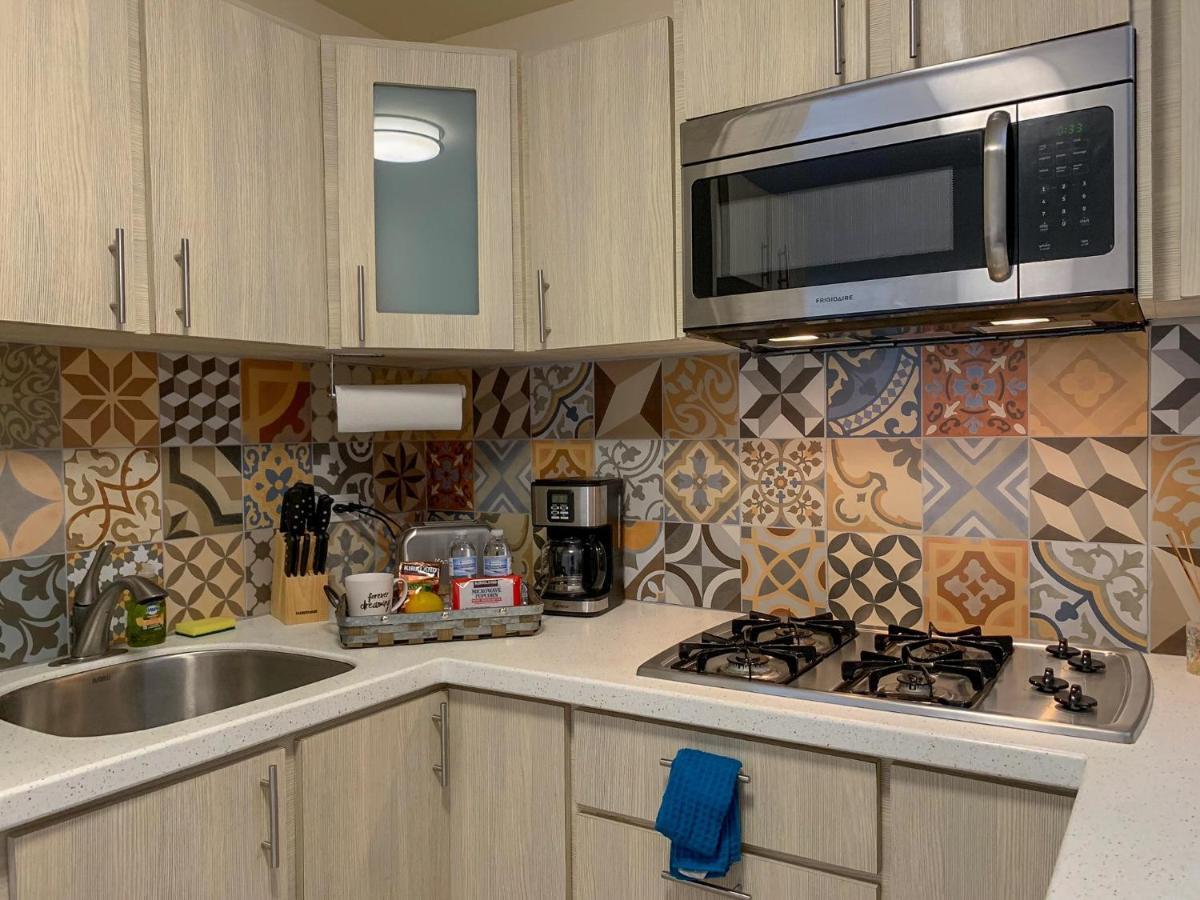 Appartamento Compact Haven With Private Entrance And Free Parking And Laundry Ponce Esterno foto